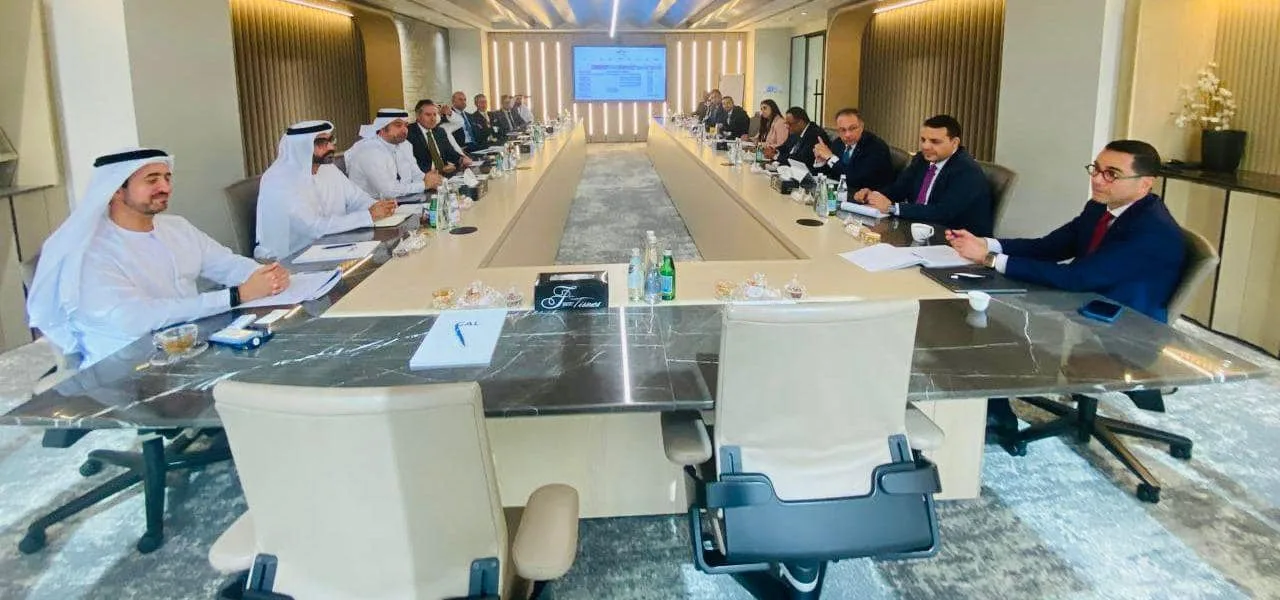 وزير الاستثمار يناقش سبل التعاون مع رئيس مجموعة أبوظبي للطيران وزير الاستثمار يناقش سبل التعاون مع رئيس مجموعة أبوظبي للطيران
