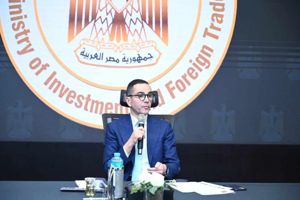 وزير الاستثمار يناقش مستجدات مشروع رأس الحكمة مع شركة “مدن القابضة” الإماراتية وزير الاستثمار يناقش مستجدات مشروع رأس الحكمة مع شركة “مدن القابضة” الإماراتية