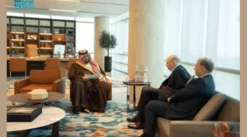 وزير الاقتصاد والتخطيط يلتقي برئيس مجلس إدارة مجموعة HSBC