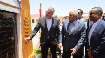وزير البترول و محافظ الوادي الجديد يدشنان محطة التخفيض الدائم لضغط الغاز الطبيعي في الخارجة