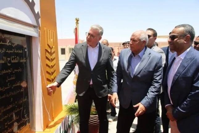 وزير البترول و محافظ الوادي الجديد يدشنان محطة التخفيض الدائم لضغط الغاز الطبيعي في الخارجة وزير البترول و محافظ الوادي الجديد يدشنان محطة التخفيض الدائم لضغط الغاز الطبيعي في الخارجة