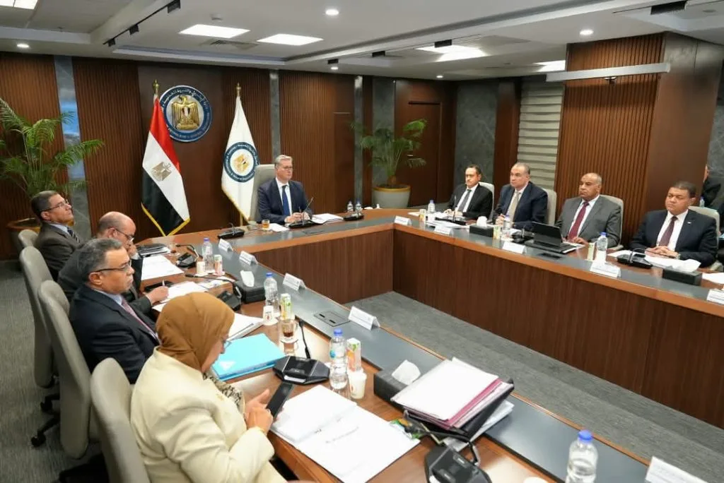 وزير البترول يبرز ضرورة إنشاء فريق فني لشركة ثروة لاستكشاف فرص استثمارية جديدة وزير البترول يبرز ضرورة إنشاء فريق فني لشركة ثروة لاستكشاف فرص استثمارية جديدة