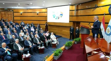 وزير البترول يتلقى اقتراحات القادة والفنيين لتعزيز الاستثمارات وتحسين الأداء.