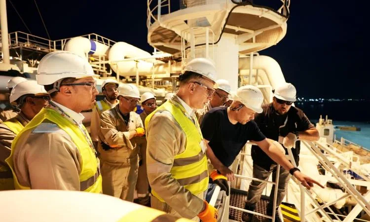 وزير البترول يشهد وصول سفينة لاستقبال الغاز الطبيعي المسال في ميناء الإسكندرية وزير البترول يشهد وصول سفينة لاستقبال الغاز الطبيعي المسال في ميناء الإسكندرية