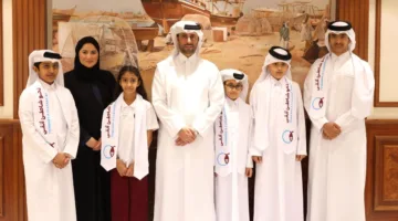 وزير البلدية يلتقي بفريق “سفراء الاستدامة” لدعم المبادرات الطلابية وتعزيز الوعي البيئي