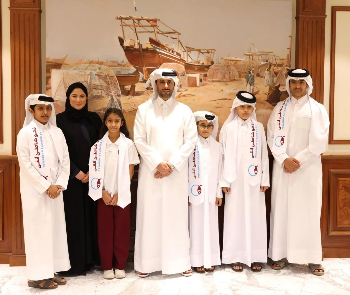 وزير البلدية يلتقي بفريق “سفراء الاستدامة” لدعم المبادرات الطلابية وتعزيز الوعي البيئي وزير البلدية يلتقي بفريق “سفراء الاستدامة” لدعم المبادرات الطلابية وتعزيز الوعي البيئي