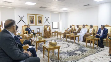 وزير التجارة والصناعة وترويج الاستثمار يجتمع بمحافظ البنك المركزي الإيراني