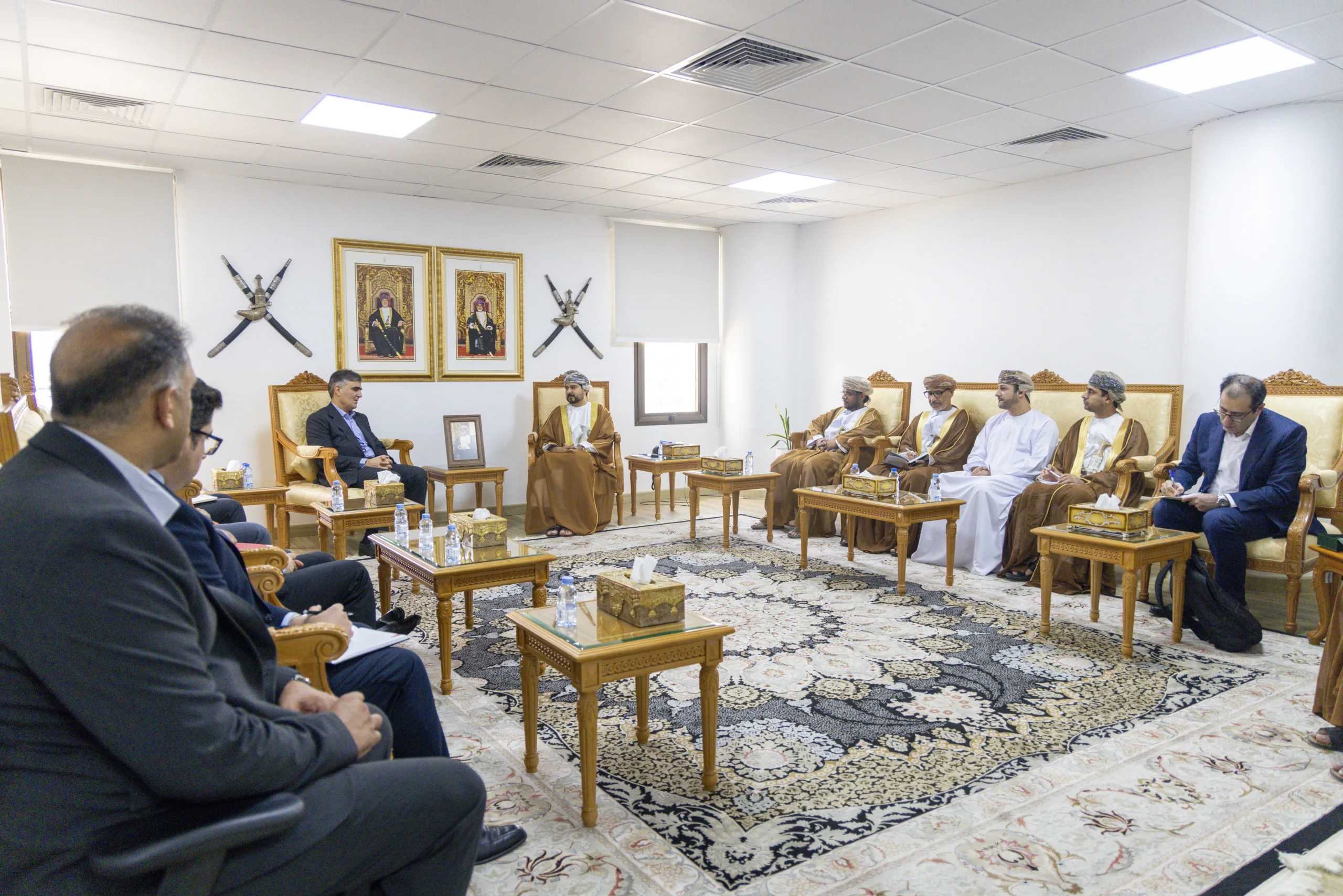 وزير التجارة والصناعة وترويج الاستثمار يجتمع بمحافظ البنك المركزي الإيراني وزير التجارة والصناعة وترويج الاستثمار يجتمع بمحافظ البنك المركزي الإيراني