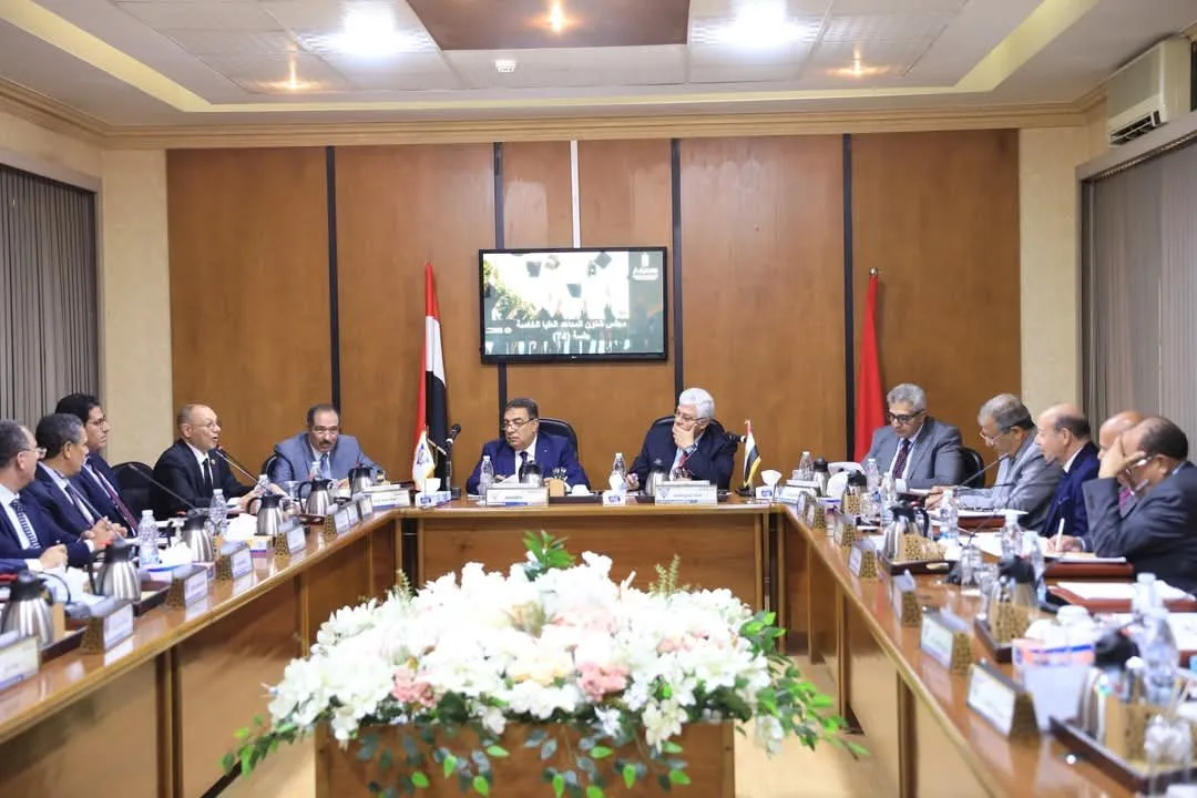 وزير التعليم العالي: تحسين المعاهد الخاصة أمر ضروري والتخصصات الجديدة هي مفتاح إعداد الخريجين لسوق العمل. وزير التعليم العالي: تحسين المعاهد الخاصة أمر ضروري والتخصصات الجديدة هي مفتاح إعداد الخريجين لسوق العمل.
