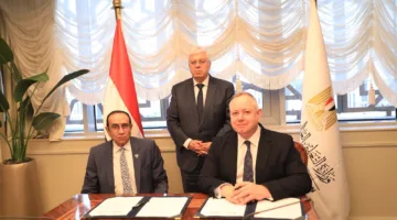 وزير التعليم العالي يراقب توقيع اتفاقية تعاون بين جامعة إيست لندن وجامعة شرق كابيتال (في مرحلة التأسيس)