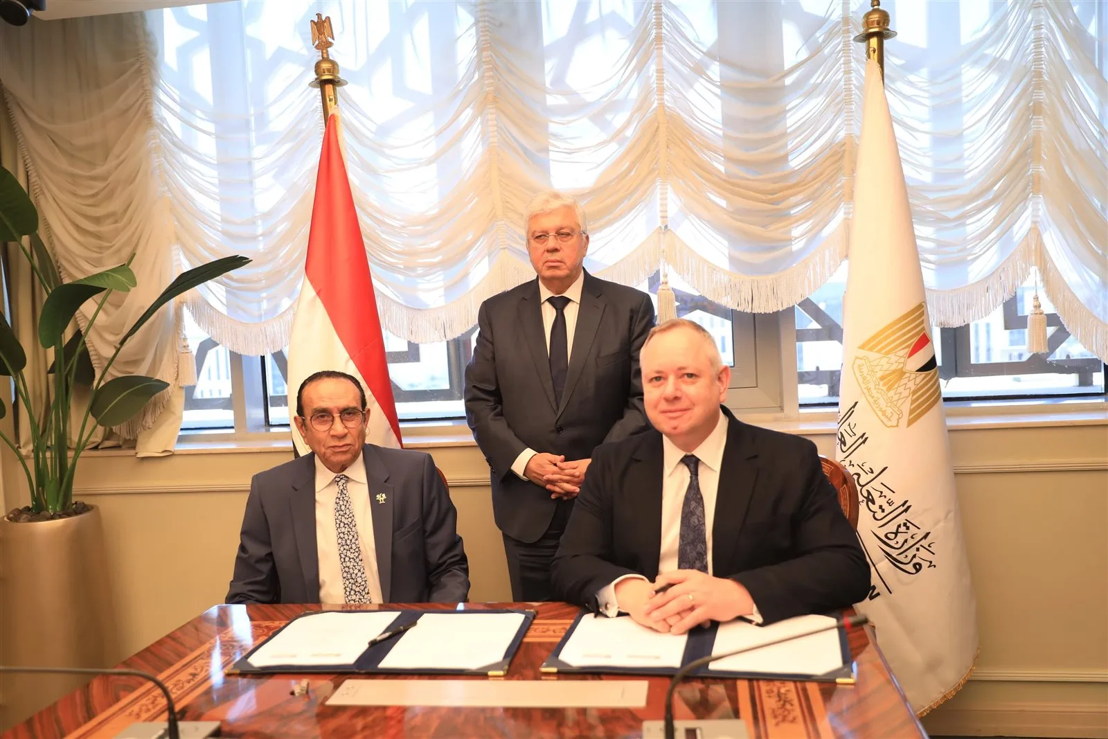 وزير التعليم العالي يراقب توقيع اتفاقية تعاون بين جامعة إيست لندن وجامعة شرق كابيتال (في مرحلة التأسيس) وزير التعليم العالي يراقب توقيع اتفاقية تعاون بين جامعة إيست لندن وجامعة شرق كابيتال (في مرحلة التأسيس)
