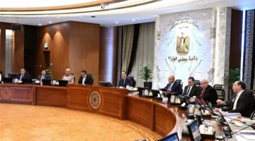 وزير التعليم العالي يستعرض تقريرًا بعنوان “جيل جديد من الجامعات المصرية المتخصصة
