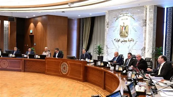 وزير التعليم العالي يستعرض تقريرًا بعنوان “جيل جديد من الجامعات المصرية المتخصصة