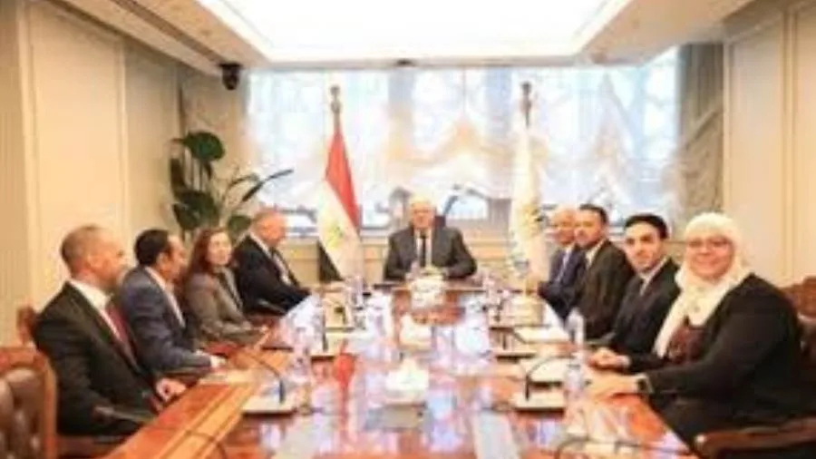وزير التعليم العالي يلتقي نائب الرئيس الأكاديمي لجامعة شرق لندن البريطانية وزير التعليم العالي يلتقي نائب الرئيس الأكاديمي لجامعة شرق لندن البريطانية