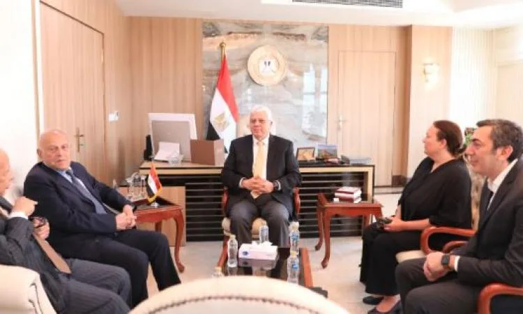 وزير التعليم العالي يشيد بالتعاون الأكاديمي بين جامعة أسوان ومؤسسة مجدي يعقوب وزير التعليم العالي يشيد بالتعاون الأكاديمي بين جامعة أسوان ومؤسسة مجدي يعقوب