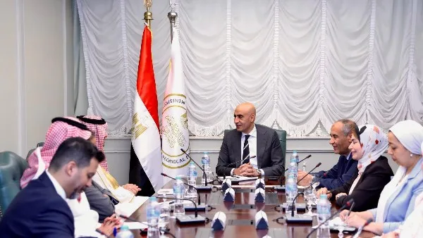 وزير التعليم يبحث التعاون مع مدير مكتب التربية العربي لدول الخليج
