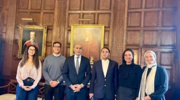 وزير التعليم يجتمع بمجموعة من الطلبة المصريين في جامعة كامبريدج