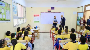 وزير التعليم يقوم بجولة غير متوقعة في ثلاث مدارس بالجيزة لمراقبة سير الدراسة.