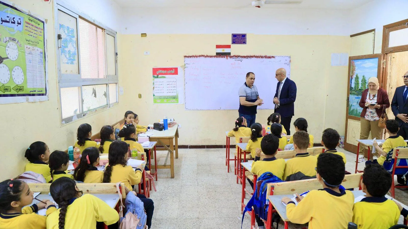 وزير التعليم يقوم بزيارة غير متوقعة لمدارس الحوامدية
