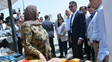 وزير التموين ومحافظ القاهرة ي inaugurate سوق اليوم الواحد في مدينة نصر | صور