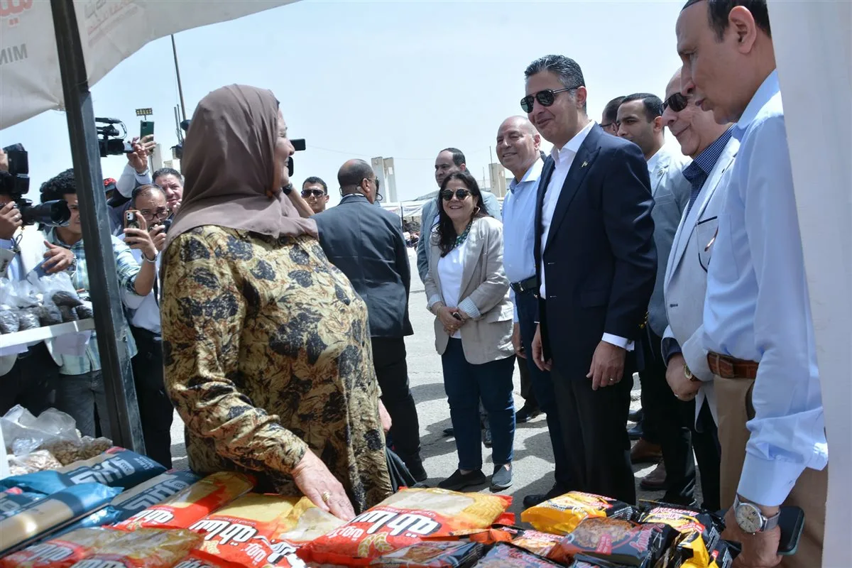 وزير التموين ومحافظ القاهرة ي inaugurate سوق اليوم الواحد في مدينة نصر | صور وزير التموين ومحافظ القاهرة ي inaugurate سوق اليوم الواحد في مدينة نصر | صور
