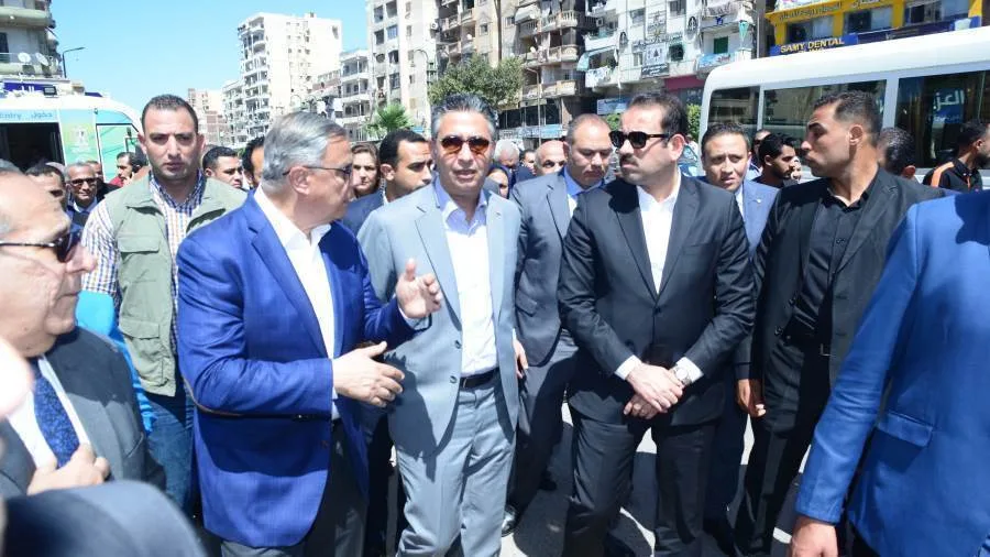 وزير التموين يزور سوق اليوم الواحد في العجمي وزير التموين يزور سوق اليوم الواحد في العجمي