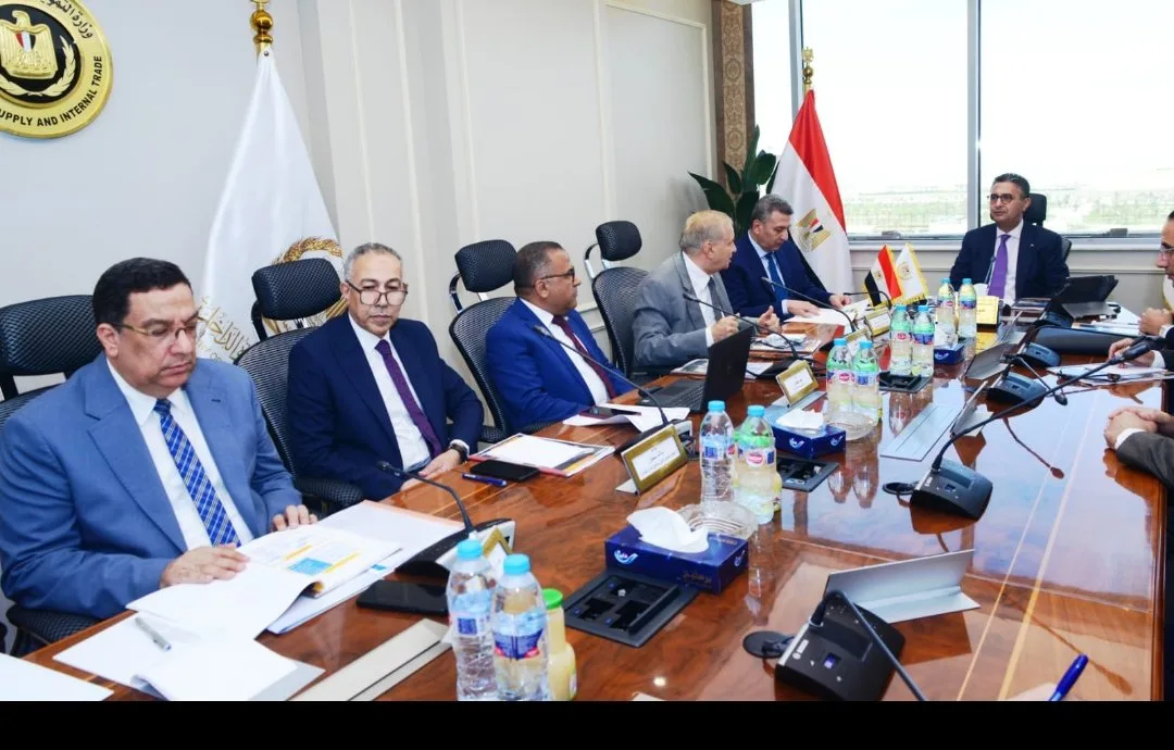 وزير التموين يلتقي برئيس شركة مطاحن ومخابز شمال القاهرة لمتابعة خطة التحسين وزيادة كفاءة العمل