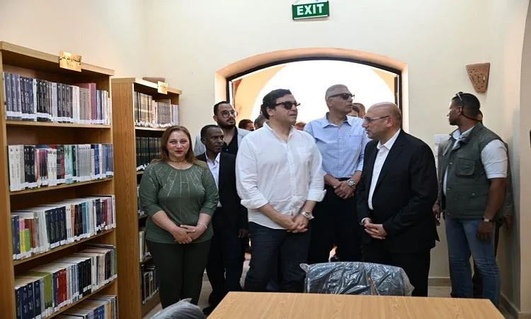 وزير الثقافة ومحافظ أسوان يطلقان قصر ثقافة أبو سمبل الجديد وزير الثقافة ومحافظ أسوان يطلقان قصر ثقافة أبو سمبل الجديد