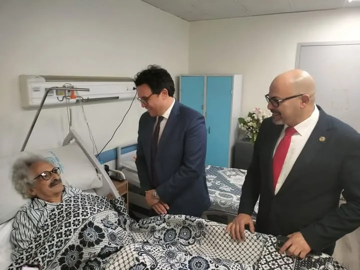 بعد توجيهات الرئيس السيسي.. وزارة الصحة تُعلن شفاء الروائي صنع الله إبراهيم وخروجه من معهد ناصر بعد توجيهات الرئيس السيسي.. وزارة الصحة تُعلن شفاء الروائي صنع الله إبراهيم وخروجه من معهد ناصر