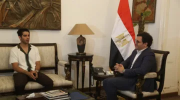 وزير الثقافة يكرم النجم العالمي مينا مسعود ويعلنه ممثلاً للثقافة والفنون المصرية بالخارج