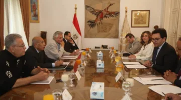 وزير الثقافة يلتقي بلجنة انتخاب الرئيس الجديد لأكاديمية الفنون