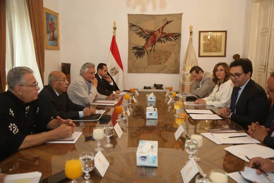 وزير الثقافة يلتقي بلجنة انتخاب الرئيس الجديد لأكاديمية الفنون وزير الثقافة يلتقي بلجنة انتخاب الرئيس الجديد لأكاديمية الفنون