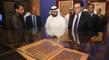 وزير الثقافة يلتقي ولي عهد الفجيرة لمناقشة سبل تعزيز التعاون الثقافي والحفاظ على التراث.