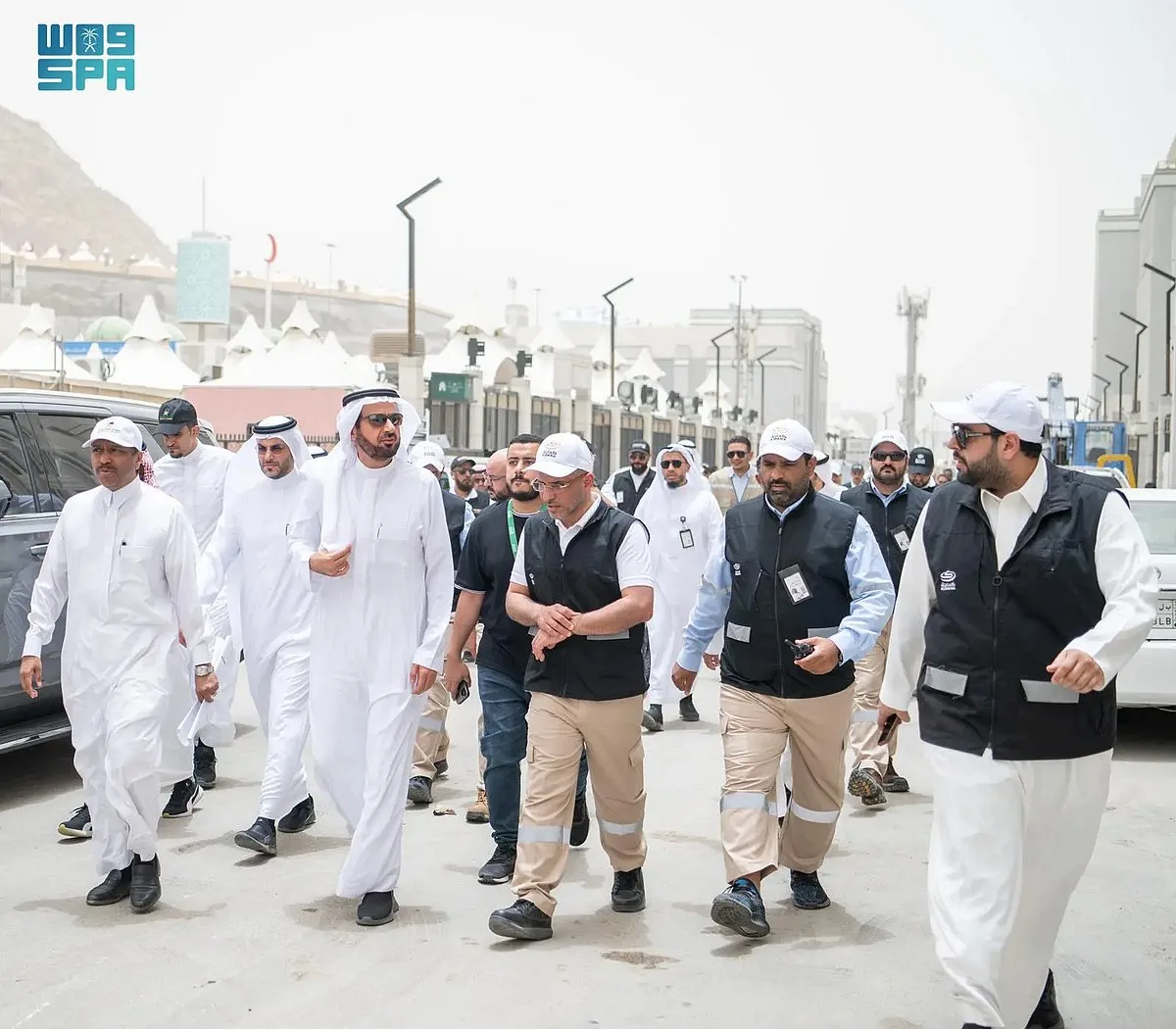 وزير الحج والعمرة يزور المواقع المقدسة للتأكد من استعدادها لاستقبال الحجاج وزير الحج والعمرة يزور المواقع المقدسة للتأكد من استعدادها لاستقبال الحجاج