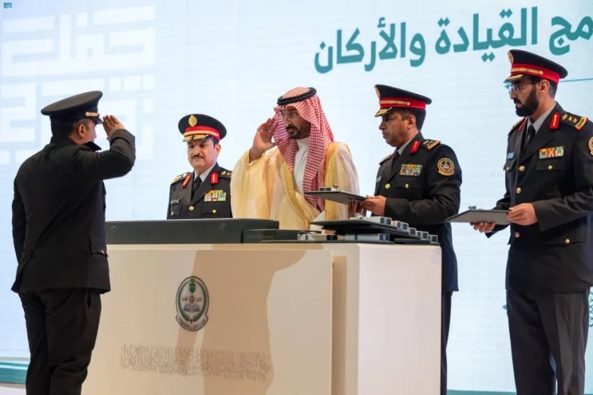 وزير الحرس الوطني يتولى رعاية حفل تخريج كلية الملك عبدالعزيز وزير الحرس الوطني يتولى رعاية حفل تخريج كلية الملك عبدالعزيز