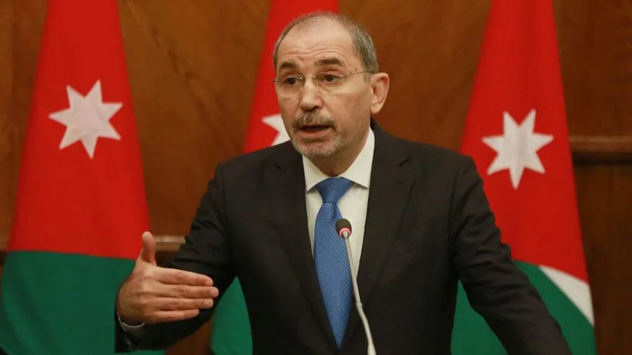 وزير الخارجية الأردني ونظيره القبرصي يتباحثان عبر الهاتف حول تعزيز العلاقات الثنائية وزير الخارجية الأردني ونظيره القبرصي يتباحثان عبر الهاتف حول تعزيز العلاقات الثنائية