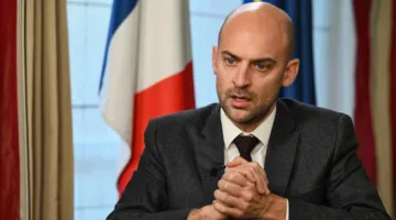 وزير الخارجية الفرنسي يعلن التزام فرنسا بالاعتراف بدولة فلسطين.