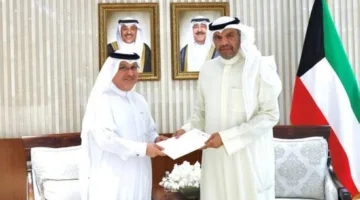 وزير الخارجية الكويتي يستقبل رسالة رسمية من نظيره البحريني.