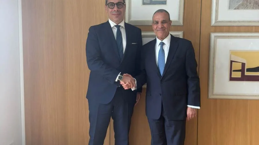 وزير الخارجية والهجرة يجتمع مع وزير الخارجية القبرصي