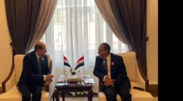 وزير الخارجية يتقابل مع نظيره اليمني خلال الاجتماع التحضيري للقمة الوزارية.