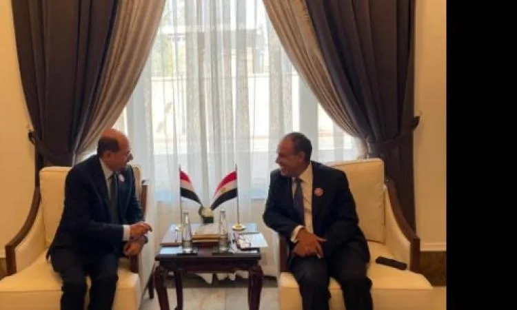 وزير الخارجية يتقابل مع نظيره اليمني خلال الاجتماع التحضيري للقمة الوزارية.