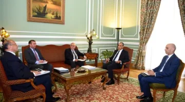 وزير الخارجية يتناول مع رئيس غرفة التجارة الأمريكية سبل تعزيز العلاقات الاقتصادية والتجارية بين الدولتين
