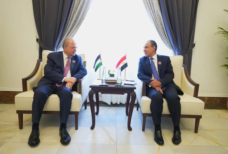 وزير الخارجية يتناول مع نظيره الفلسطيني جهود التوصل إلى وقف إطلاق النار وتسهيل وصول المساعدات إلى غزة وزير الخارجية يتناول مع نظيره الفلسطيني جهود التوصل إلى وقف إطلاق النار وتسهيل وصول المساعدات إلى غزة