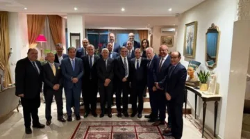 وزير الخارجية يجتمع بمجموعة من كبار رجال الأعمال ومديري البنوك المغربية