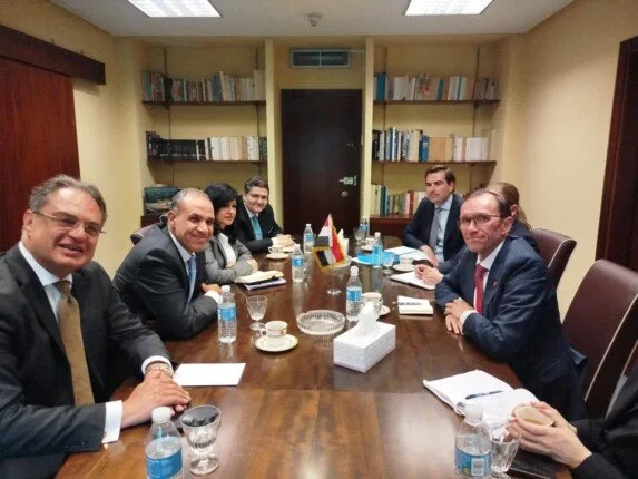وزير الخارجية يجتمع بنظيره النرويجي خلال اجتماع مجموعة مدريد وزير الخارجية يجتمع بنظيره النرويجي خلال اجتماع مجموعة مدريد