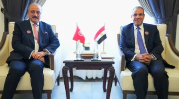 وزير الخارجية يشدد على أهمية تعزيز التعاون الاقتصادي والتجاري مع تونس