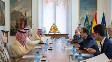 وزير الخارجية يعقد لقاءً مع نظيره الإسباني في مدريد خلال «اجتماع غزة»