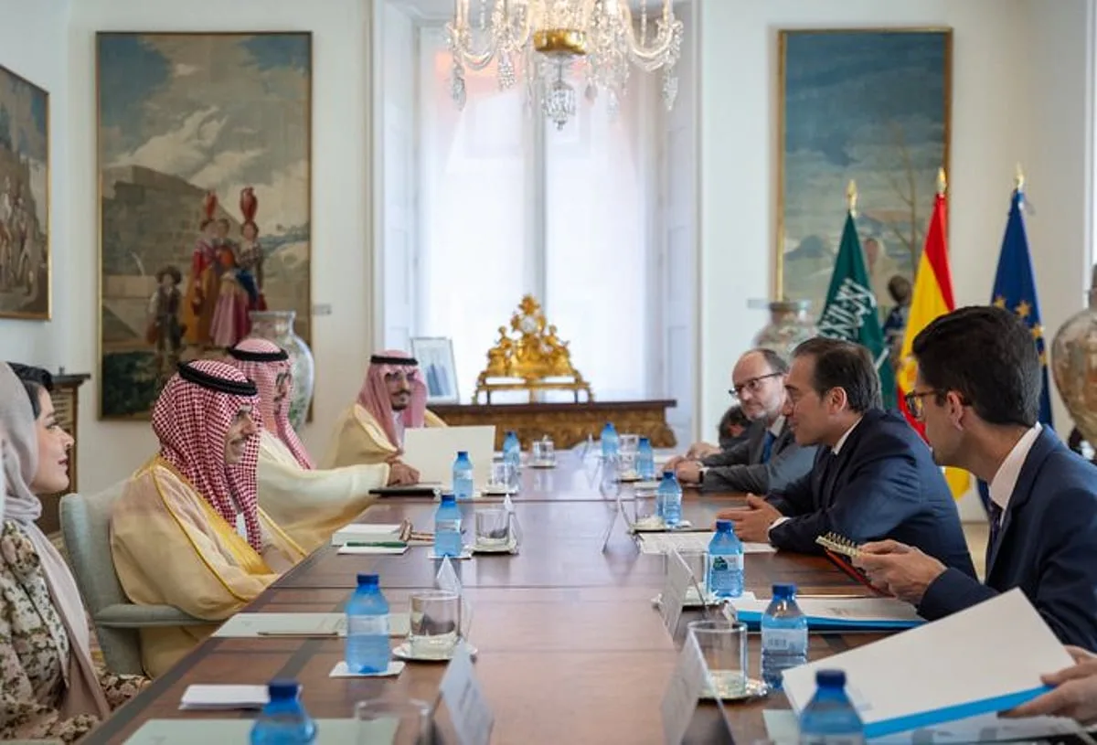 وزير الخارجية يعقد لقاءً مع نظيره الإسباني في مدريد خلال «اجتماع غزة» وزير الخارجية يعقد لقاءً مع نظيره الإسباني في مدريد خلال «اجتماع غزة»