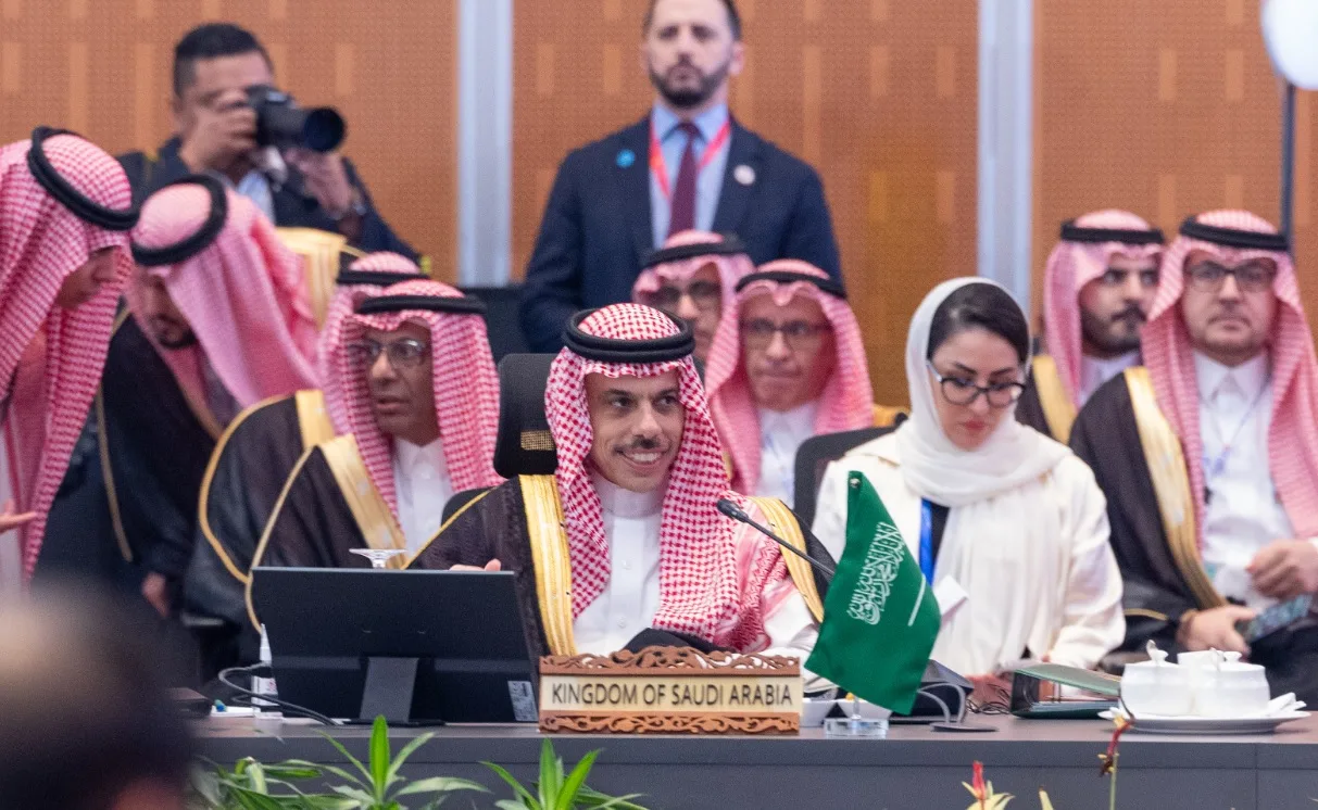 وزير الخارجية يقود وفد المملكة في قمة “الخليج وآسيان والصين” في ماليزيا. وزير الخارجية يقود وفد المملكة في قمة “الخليج وآسيان والصين” في ماليزيا.