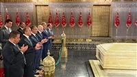 وزير الخارجية يقوم بزيارة ضريح الملكين المغربيين الراحلين “محمد الخامس” و”الحسن الثاني”